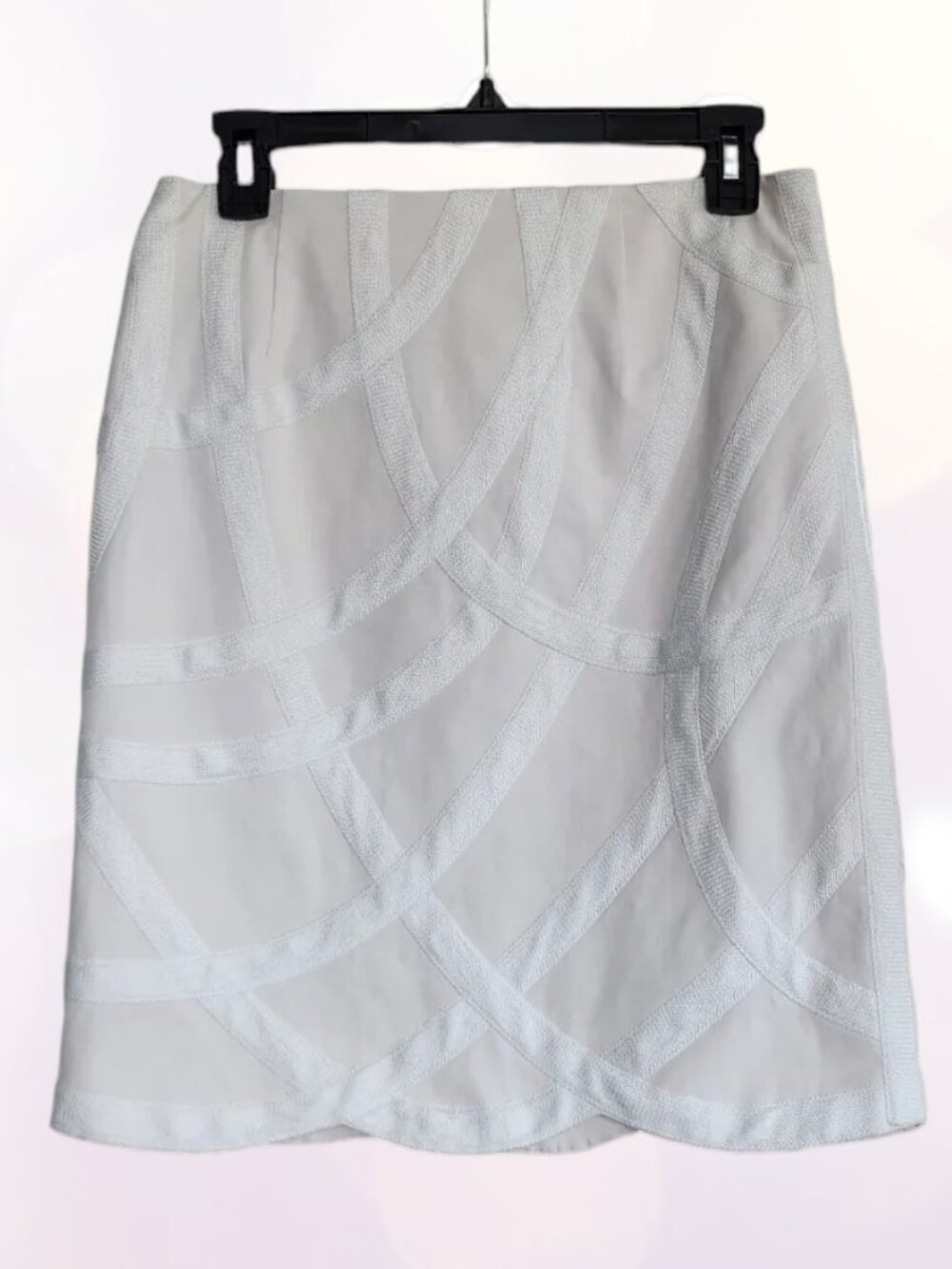 Worth Size 4 White Skirt with Dressy Scalloped Detail Gorgeous